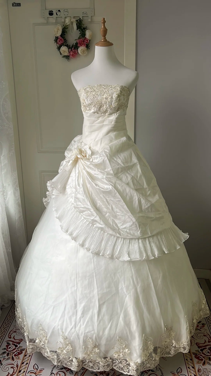 Sweet 15 Dress Quinceanera Dresses Ball Gown Strapless White With Lace Layers Long 16th Birthday Outfits RC0744