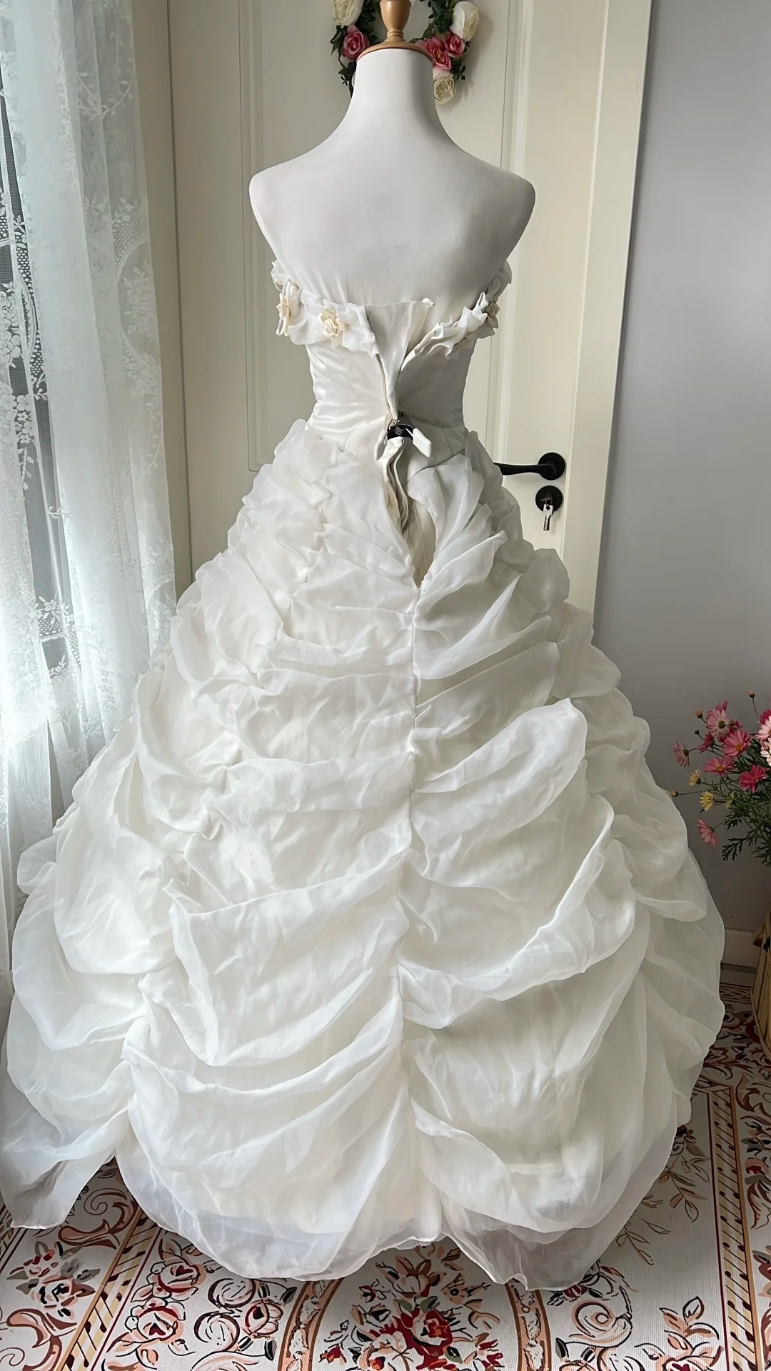 Sweet 15 Dress Quinceanera Dresses Ball Gown Strapless White With Tiered Flowers Long 16th Birthday Outfits RC0764