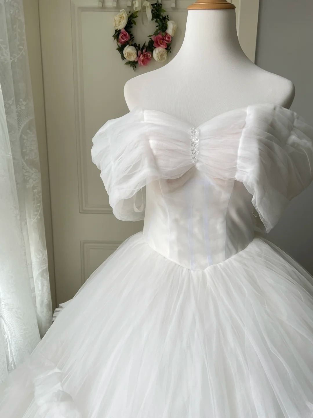 White Wedding Dress Ball Gown Off The Shoulder With Sleeves Tulle Long Bridal Gown RC0768