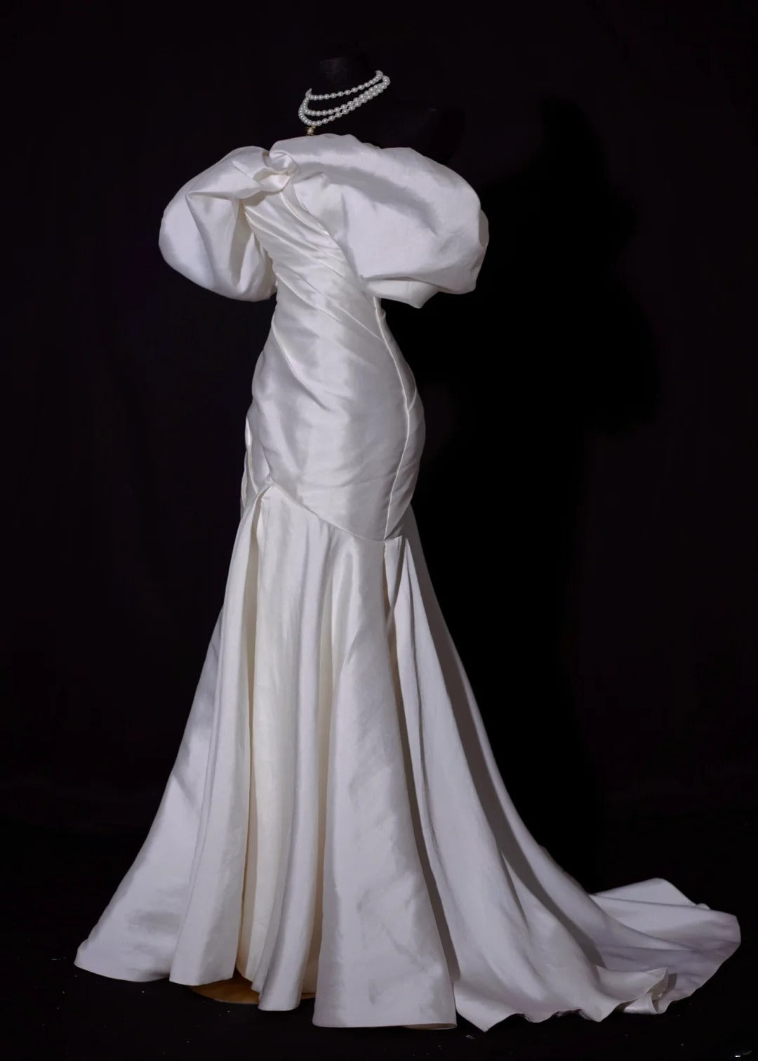 Classic Long Wedding Gowns Mermaid Off The Shoulder Satin Style for Bride With Pleated Bodice Train White Bridal Dress AS451