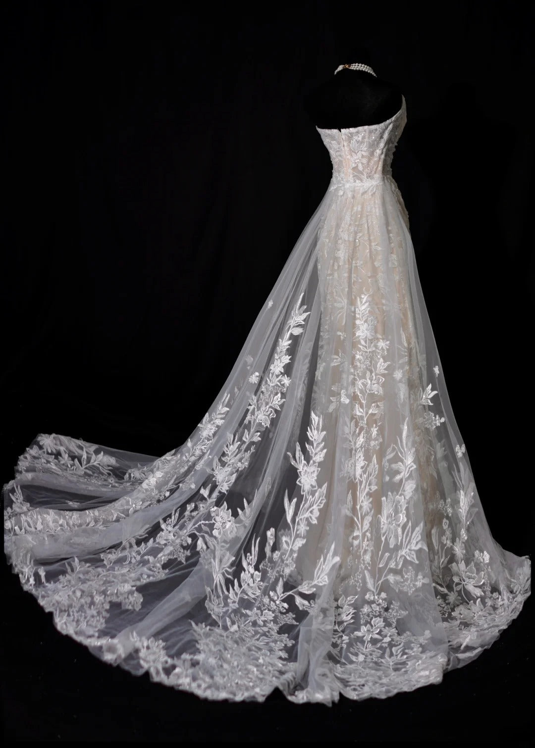 Romantic Long Wedding Dresses White Mermaid Strapless Lace Long Wedding Dress Style For Brides Fitted With Train Bridal Gowns AS456