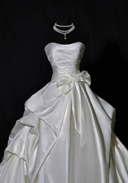 Princess Long Wedding Gowns Ball Gown Strapless Sleeveless Satin for Bride With Pleated Bow-knot Train White Bridal Dress AS461