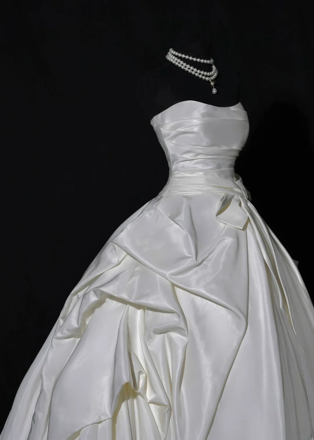Princess Long Wedding Gowns Ball Gown Strapless Sleeveless Satin for Bride With Pleated Bow-knot Train White Bridal Dress AS461