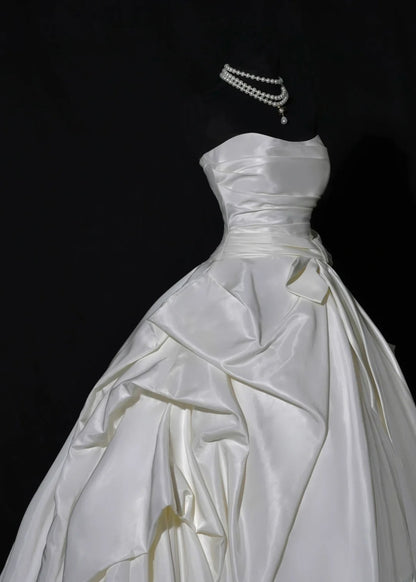Princess Long Wedding Gowns Ball Gown Strapless Sleeveless Satin for Bride With Pleated Bow-knot Train White Bridal Dress AS461