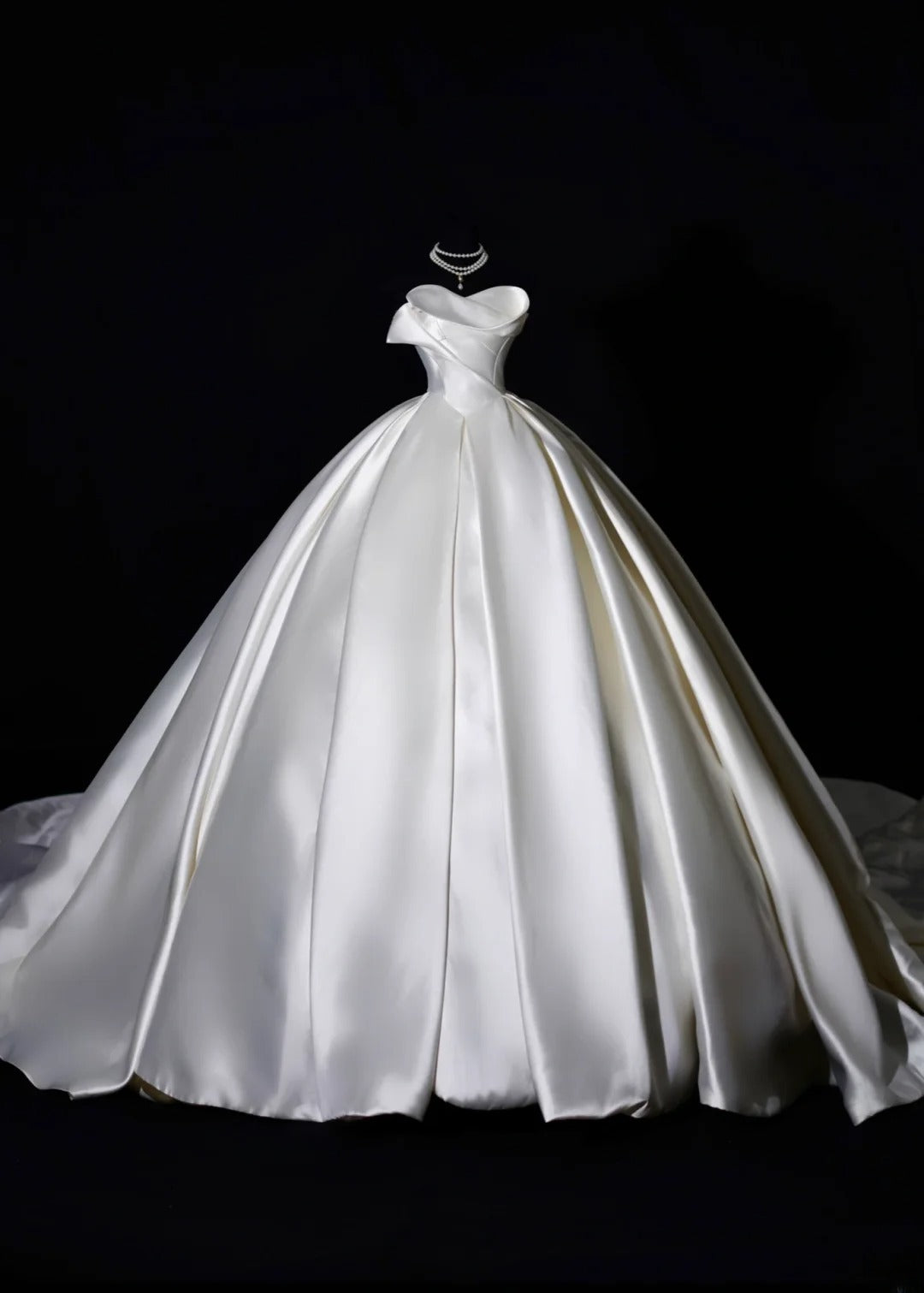 Princess Long Wedding Gowns Ball Gown Sweetheart Sleeveless Satin for Bride With Pleated Train White Bridal Dress AS462