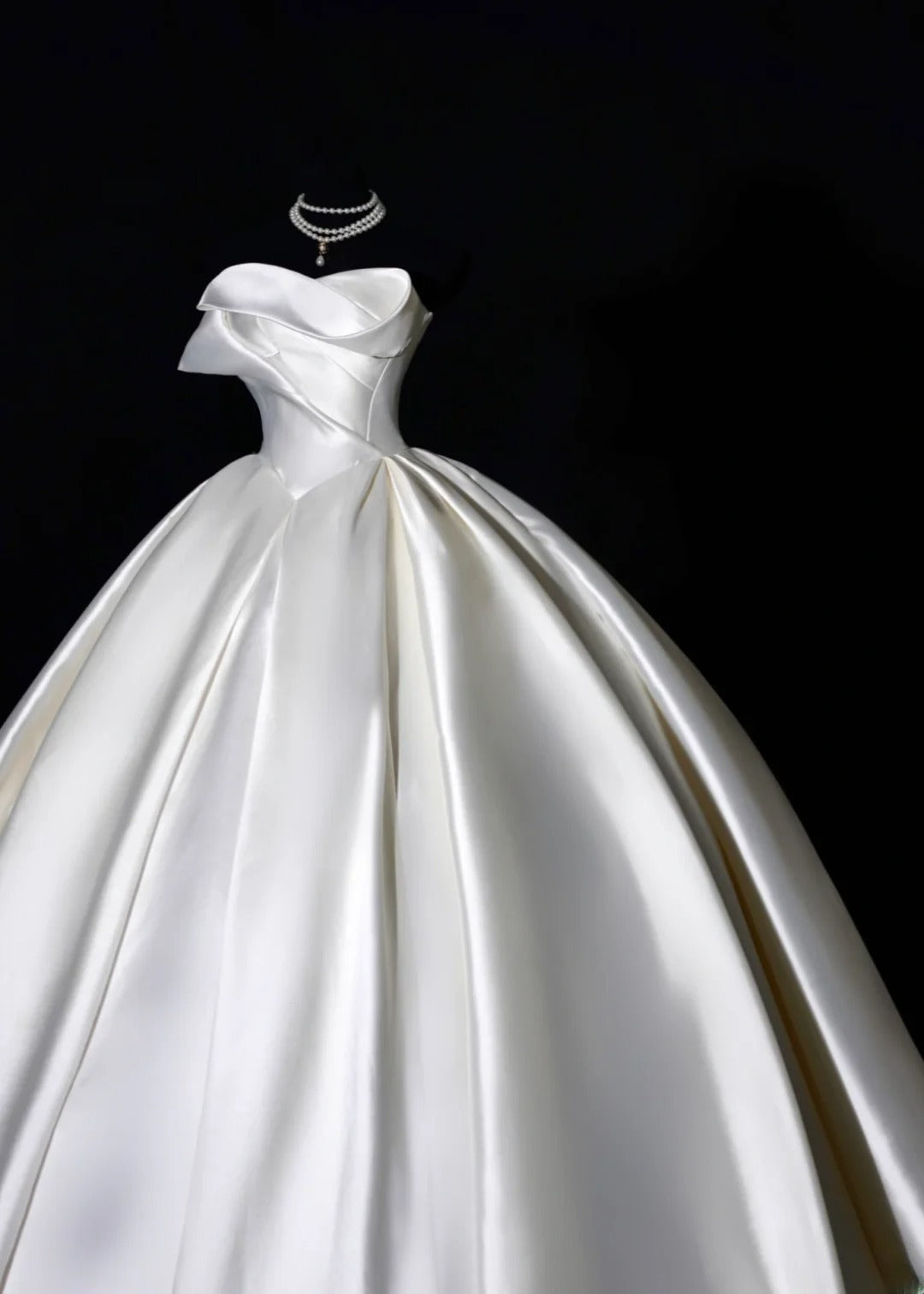 Princess Long Wedding Gowns Ball Gown Sweetheart Sleeveless Satin for Bride With Pleated Train White Bridal Dress AS462