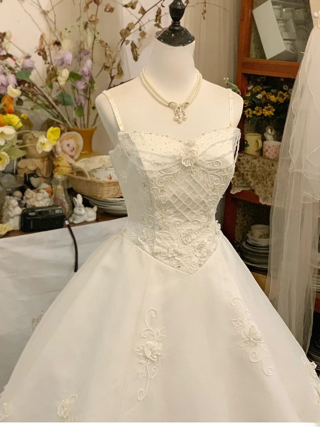 Vintage Wedding Dress White Ball Gown Spaghetti Straps Lace With Appliques Bridal Gown for Big Day RB9568