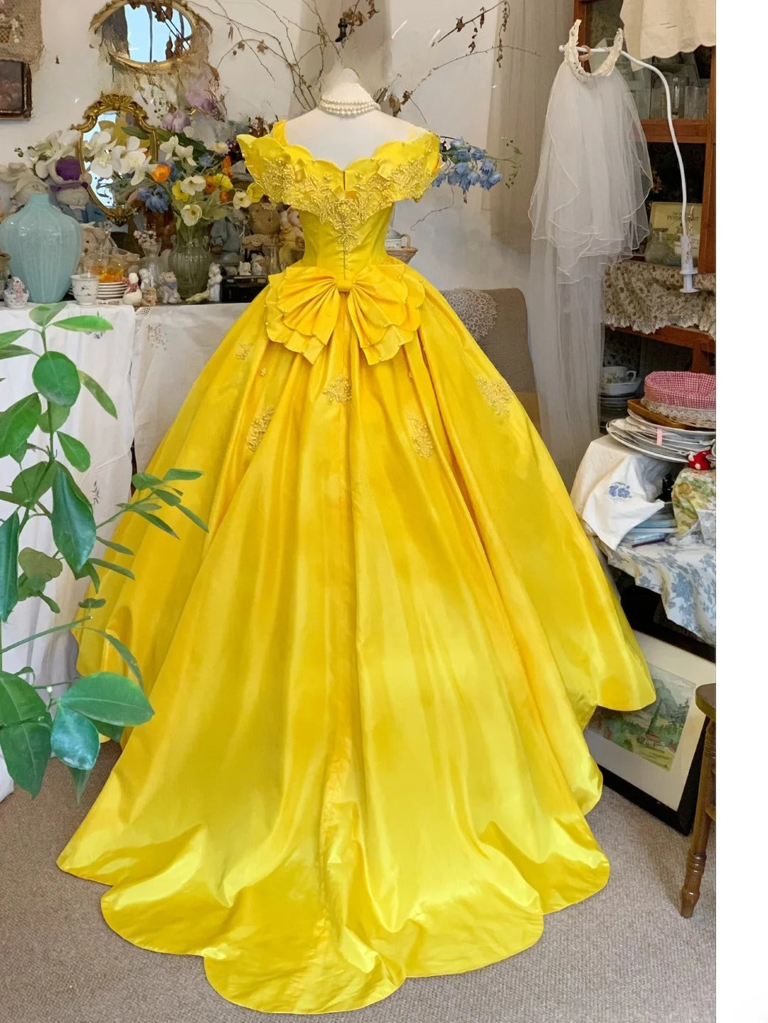 Sweet 16 Dress Ball Gown Yellow Floral Satin With Appliques Vestido De 15 Sweet Sixteen Dress RB9574