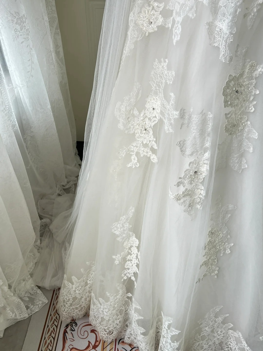 White Wedding Dress Ball Gown Halter Sleeveless With Cape Tulle Long Bridal Gown RC0786