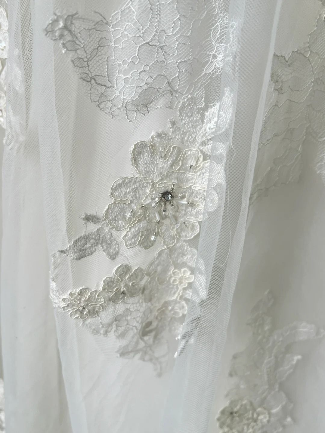 White Wedding Dress Ball Gown Halter Sleeveless With Cape Tulle Long Bridal Gown RC0786