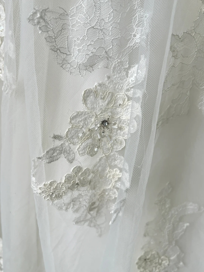 White Wedding Dress Ball Gown Halter Sleeveless With Cape Tulle Long Bridal Gown RC0786