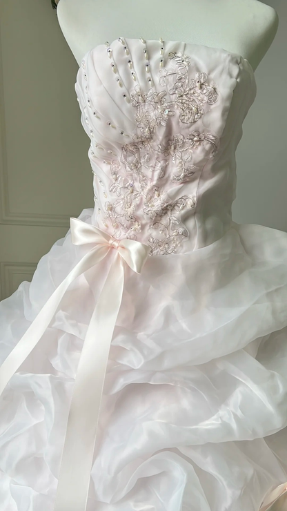 Sweet 16 Dresses Strapless Pink White Tiered Ball Gown With Bows Lace Embroidery Floor‑Length Quinceanera Dress RC0787