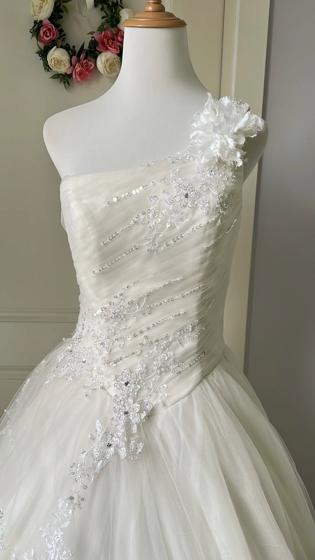 White Wedding Dress Ball Gown One Shoulder Sleeveless With Lace Tulle Long Bridal Gown RC0788