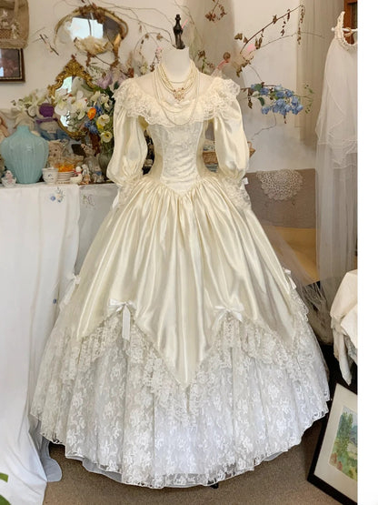 Vintage Wedding Dress White Ball Gown Lace With Long Sleeves Appliques Bridal Gown for Big Day RB9578