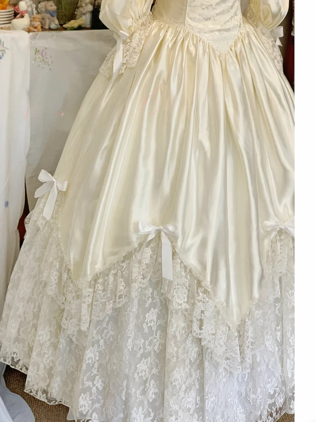 Vintage Wedding Dress White Ball Gown Lace With Long Sleeves Appliques Bridal Gown for Big Day RB9578
