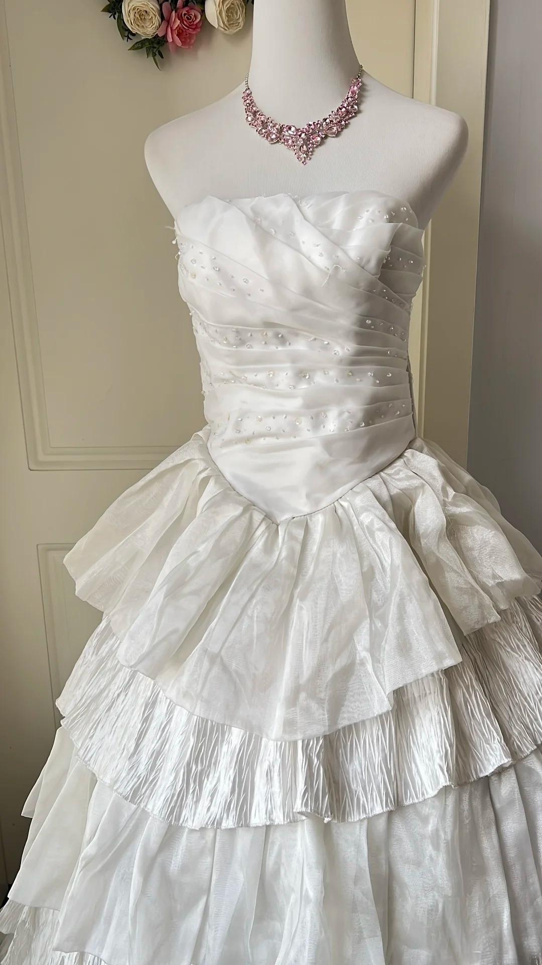 White Wedding Dress Ball Gown Strapless Sleeveless With Tiered Ruffled Pearls Long Bridal Gown RC0799