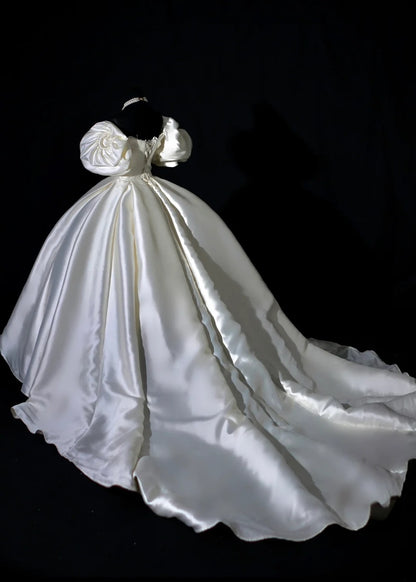 Princess Long Wedding Gowns Ball Gown Sweetheart Sleeveless Satin for Bride With Sleeves Pleated Train White Bridal Dress AS495