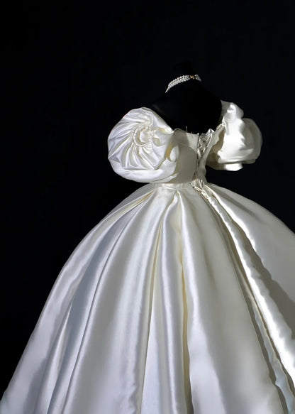 Princess Long Wedding Gowns Ball Gown Sweetheart Sleeveless Satin for Bride With Sleeves Pleated Train White Bridal Dress AS495