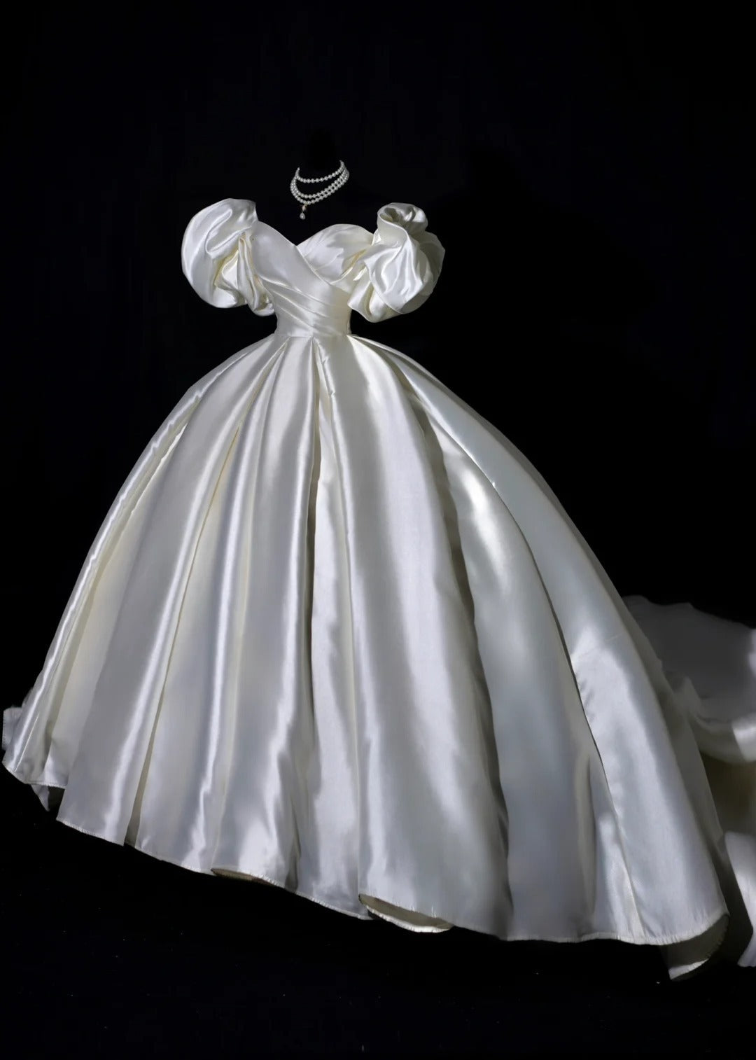 Princess Long Wedding Gowns Ball Gown Sweetheart Sleeveless Satin for Bride With Sleeves Pleated Train White Bridal Dress AS495
