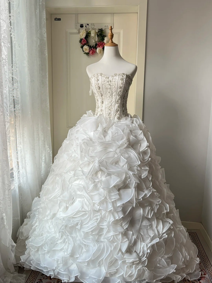 Sweet 16 Quinceanera Dress Strapless White Tiered Ball Gown With Bows Beading Ruffled Birthday Party Gown RC0811