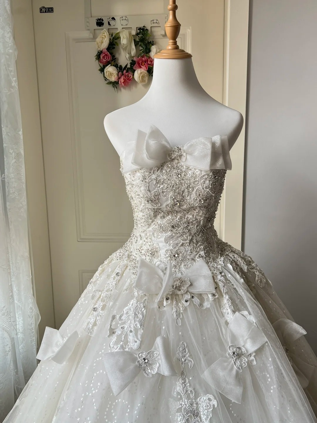 White Wedding Dress Ball Gown Modest Strapless With Appliques Lace Bridal Gown RC0813