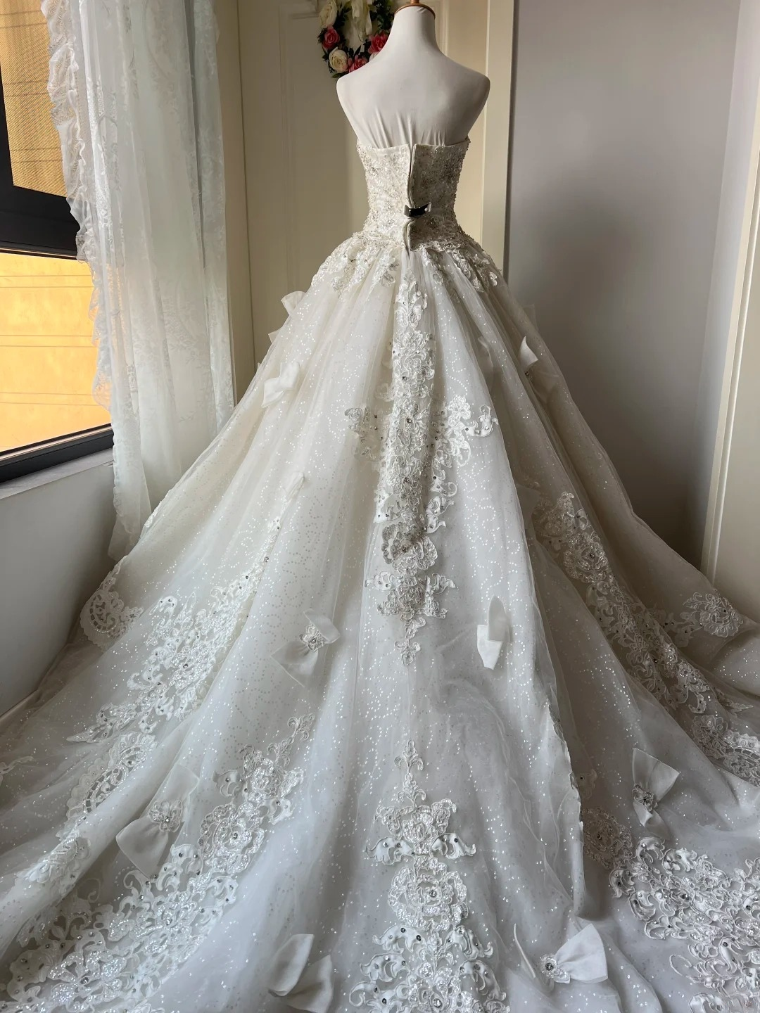 White Wedding Dress Ball Gown Modest Strapless With Appliques Lace Bridal Gown RC0813