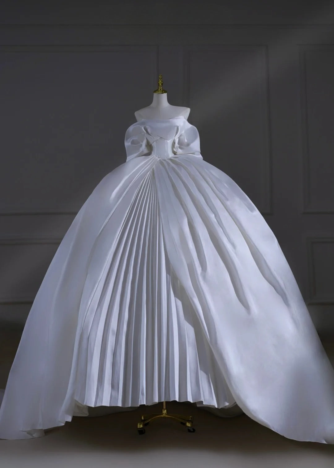 Princess Long Wedding Gowns Ball Gown Strapless Short Sleeves Satin for Bride With Sleeves Pleated Train White Bridal Dress AS503
