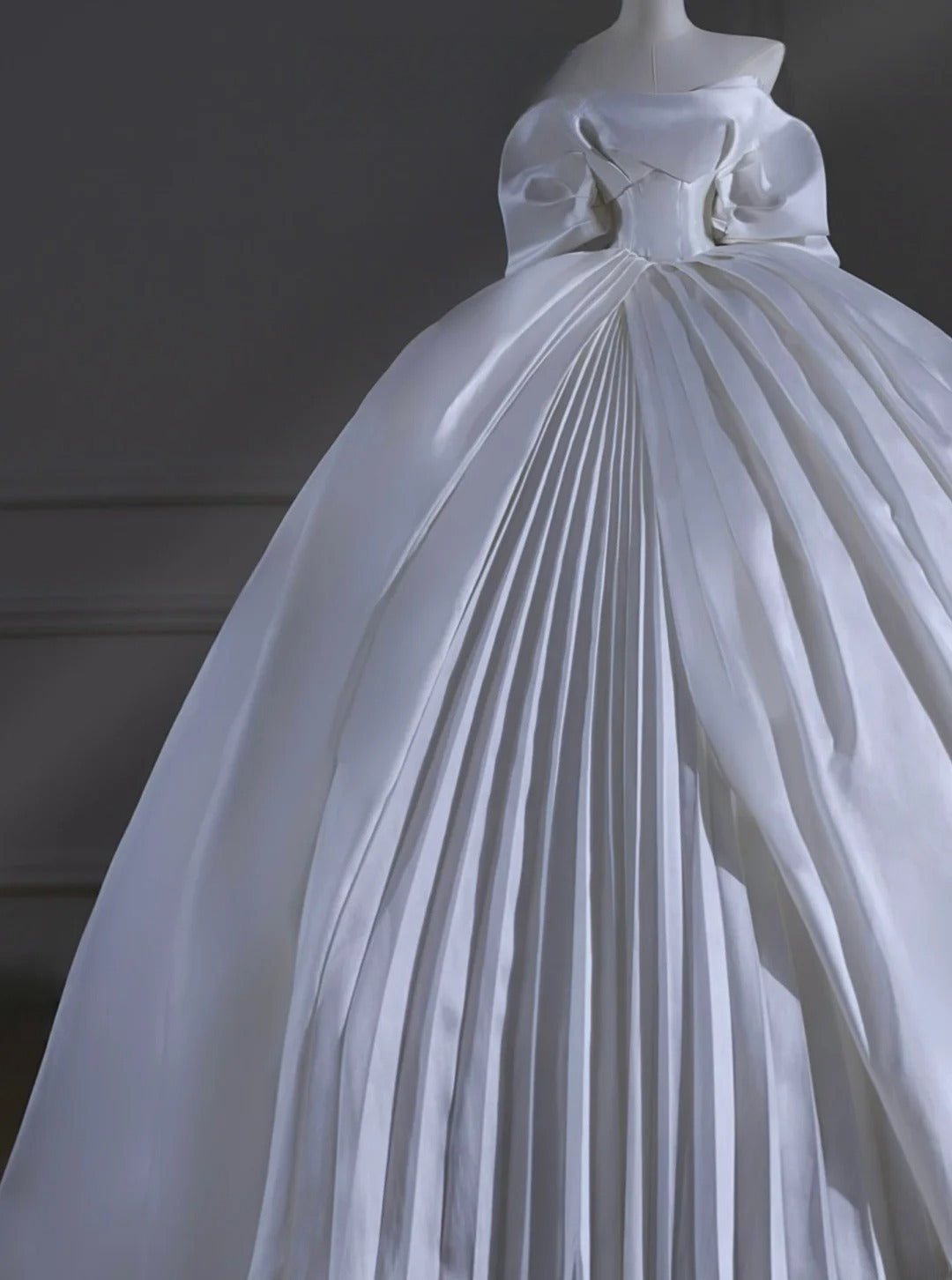 Princess Long Wedding Gowns Ball Gown Strapless Short Sleeves Satin for Bride With Sleeves Pleated Train White Bridal Dress AS503