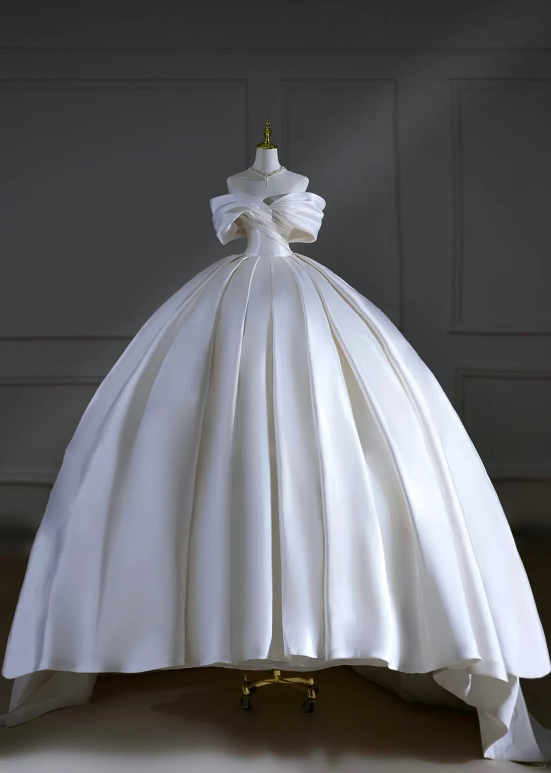 Princess Long Wedding Gowns Ball Gown Off The Shoulder Pleated Satin for Bride With Sleeves Train White Bridal Dress AS506