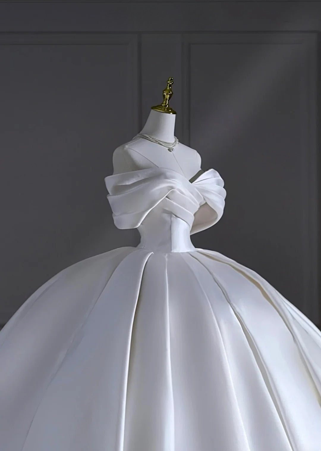 Princess Long Wedding Gowns Ball Gown Off The Shoulder Pleated Satin for Bride With Sleeves Train White Bridal Dress AS506