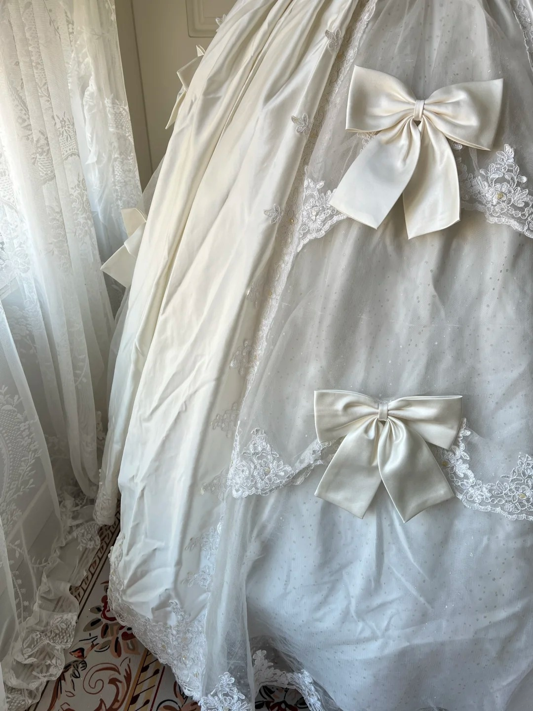White Wedding Dress Ball Gown Modest Strapless With Appliques Lace Bows Bridal Gown RC0819