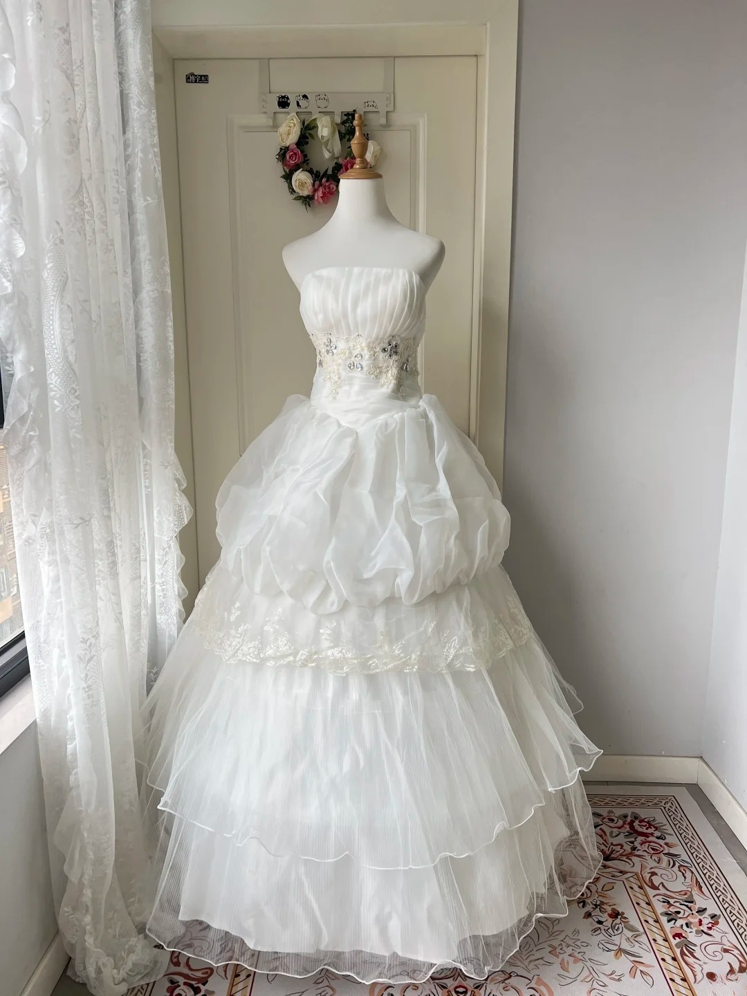 Fairytale Sweet 16 Dress Princess Ball Gown Strapless White With Tiered Lace Floor‑Length Quinceanera Dresses RC0821
