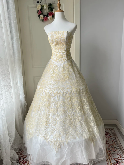 Fairytale Sweet 16 Dress Princess Ball Gown Strapless White With Gold Lace Floor‑Length Quinceanera Dresses RC0822