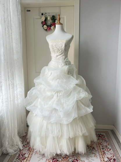 Fairytale Sweet 16 Dress Princess Ball Gown Strapless White With Tiered Layers Lace Floor‑Length Quinceanera Dresses RC0823