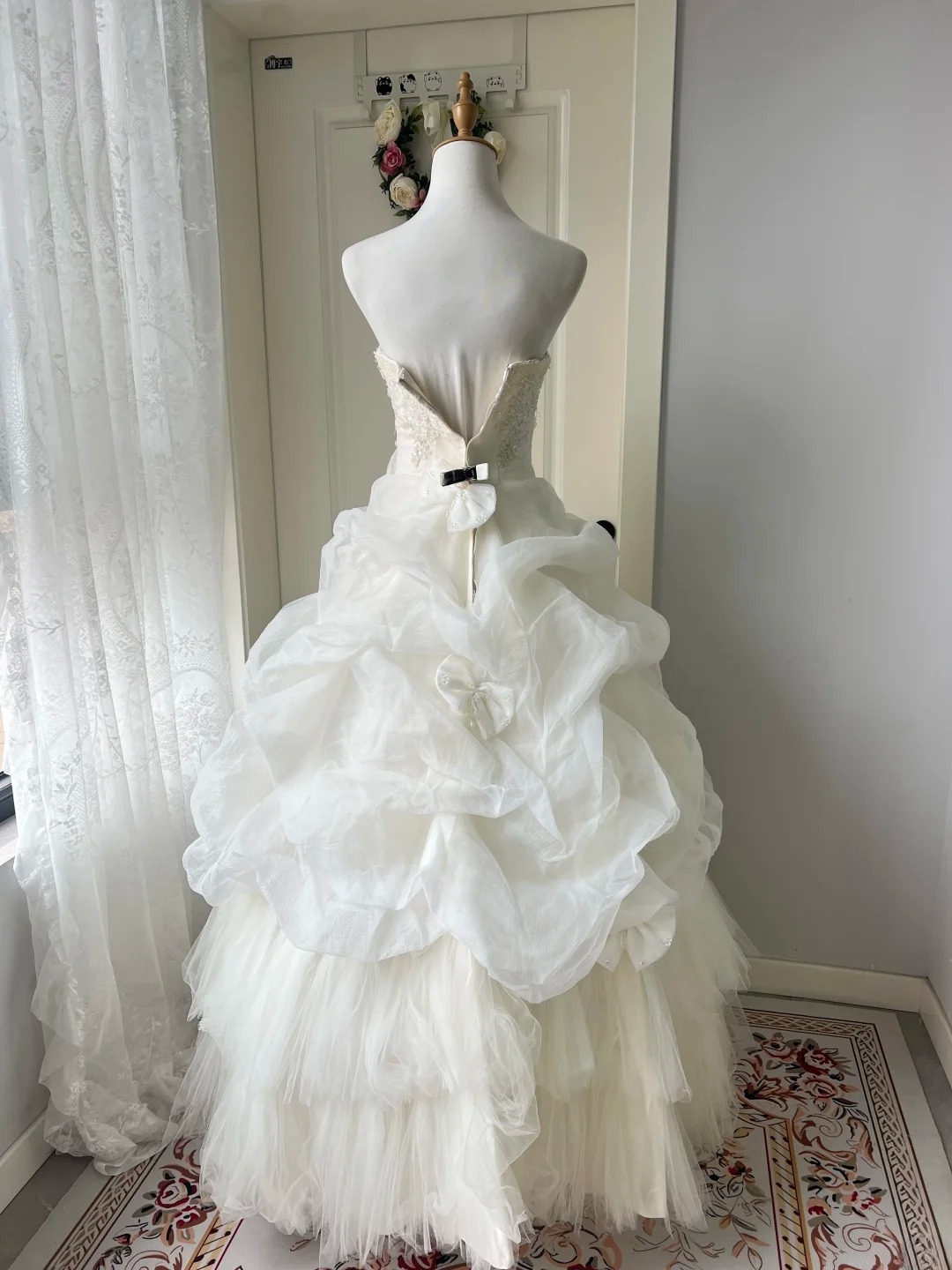 Fairytale Sweet 16 Dress Princess Ball Gown Strapless White With Tiered Layers Lace Floor‑Length Quinceanera Dresses RC0823