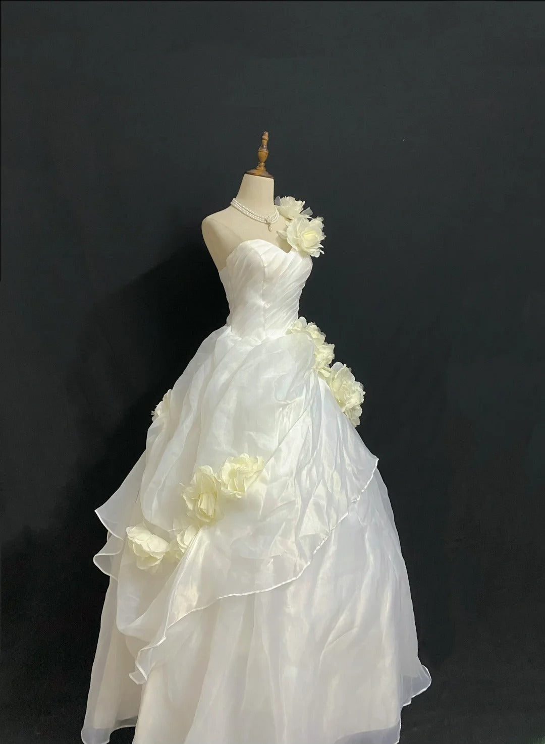 Princesses Fairytale Ball Gown One Shoulder White With Flowers Tiered Layers Quince Dress Quinceanera Dresses Formal 17th Birthday Outfit RB7972