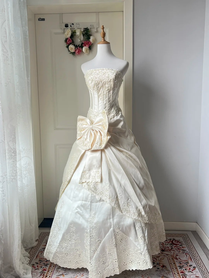 White Wedding Dress Ball Gown Modest Strapless With Appliques Lace Bow Bridal Gown RC0825