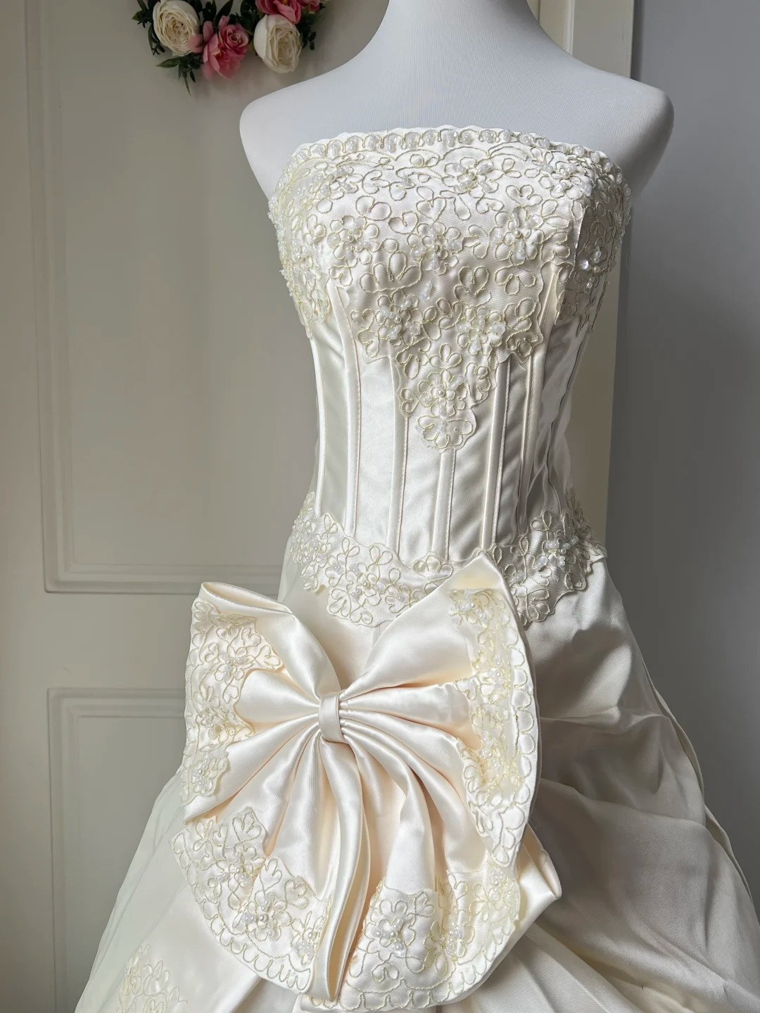 White Wedding Dress Ball Gown Modest Strapless With Appliques Lace Bow Bridal Gown RC0825