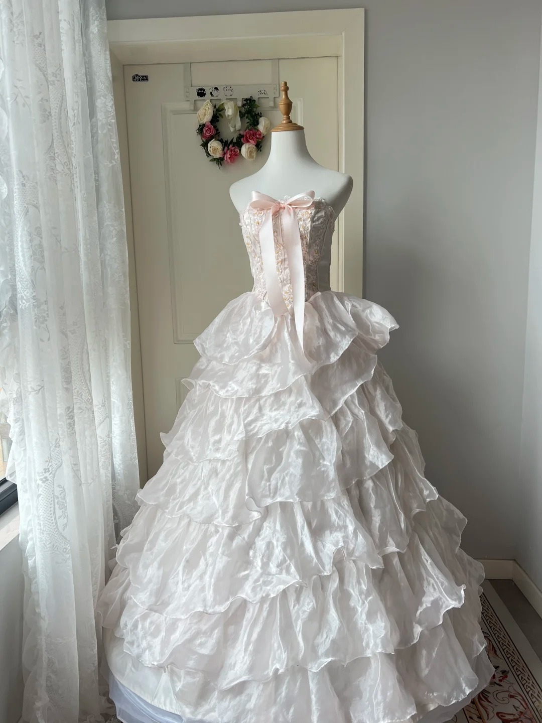 Fairytale Sweet 16 Dress Princess Ball Gown Strapless Pink With Tiered Layers Lace Floor‑Length Quinceanera Dresses RC0831
