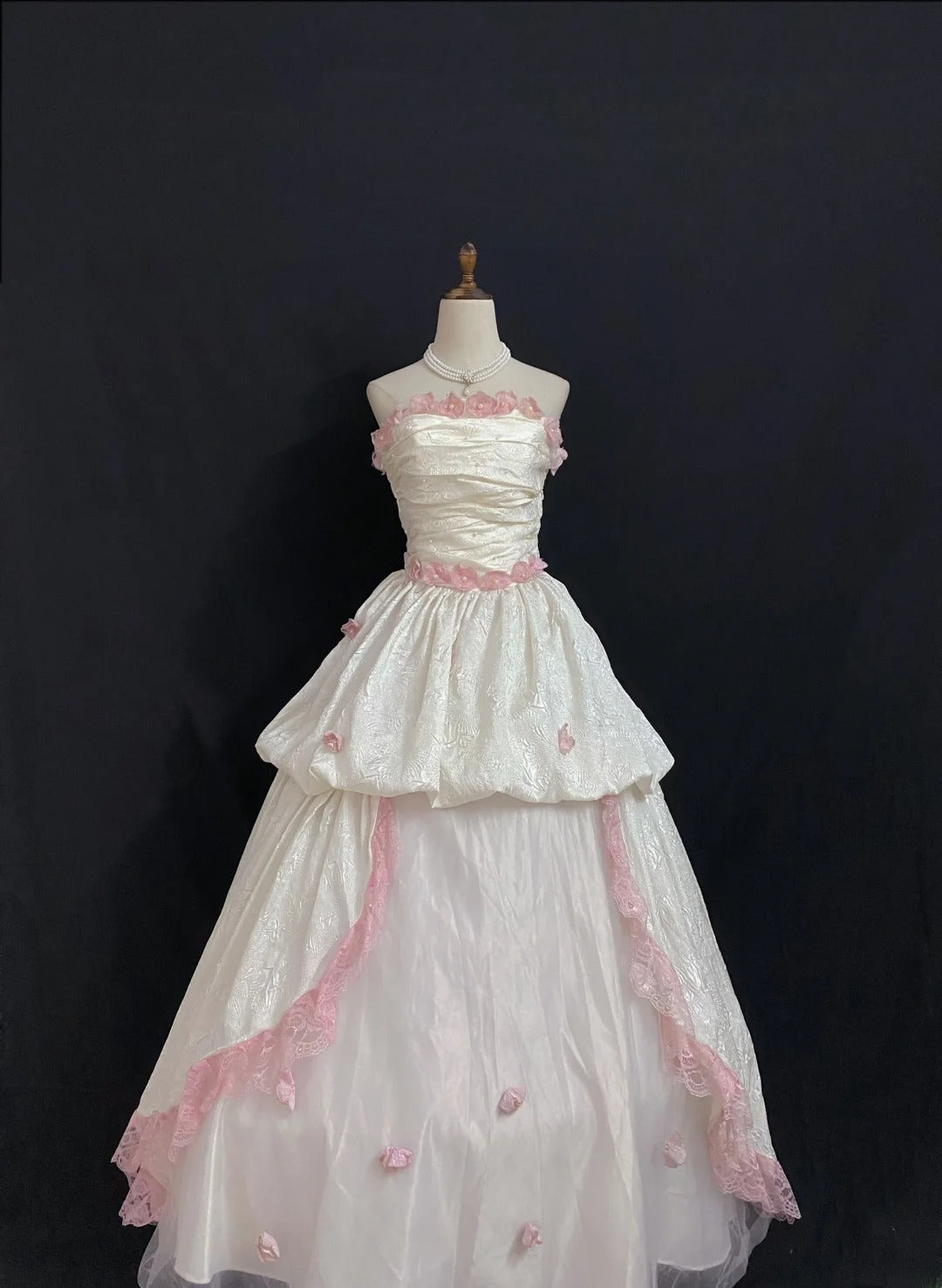 Princesses Fairytale Ball Gown Strapless Satin Pink Long With Pearls Flowers Quince Dress Quinceanera Dresses Formal Birthday Outfits RB7976