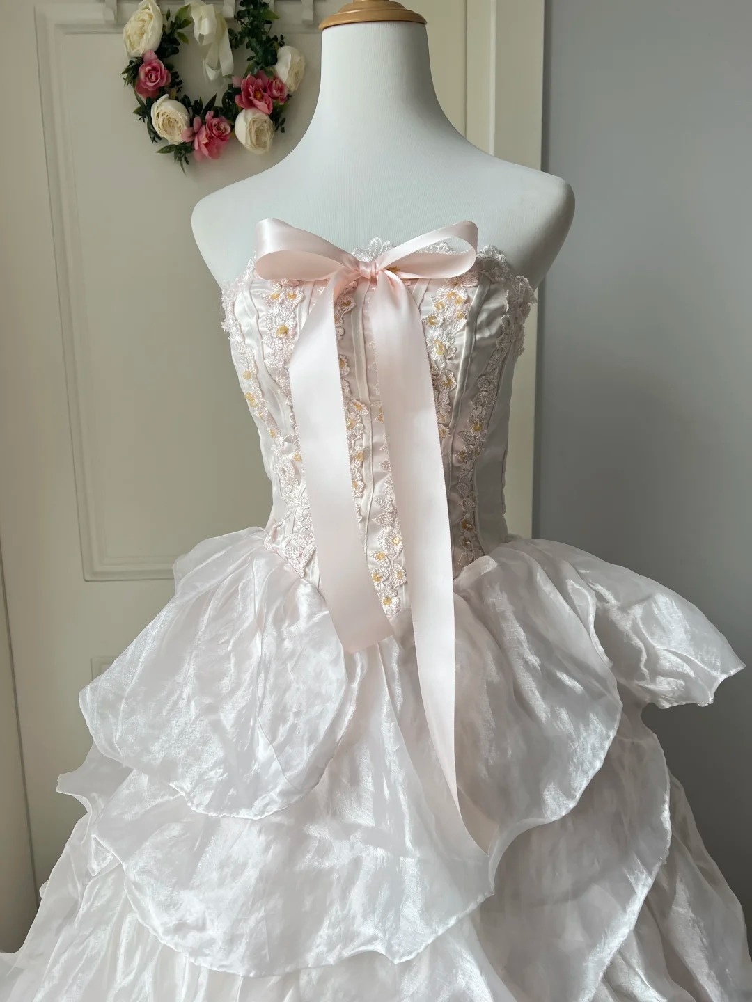 Fairytale Sweet 16 Dress Princess Ball Gown Strapless Pink With Tiered Layers Lace Floor‑Length Quinceanera Dresses RC0831