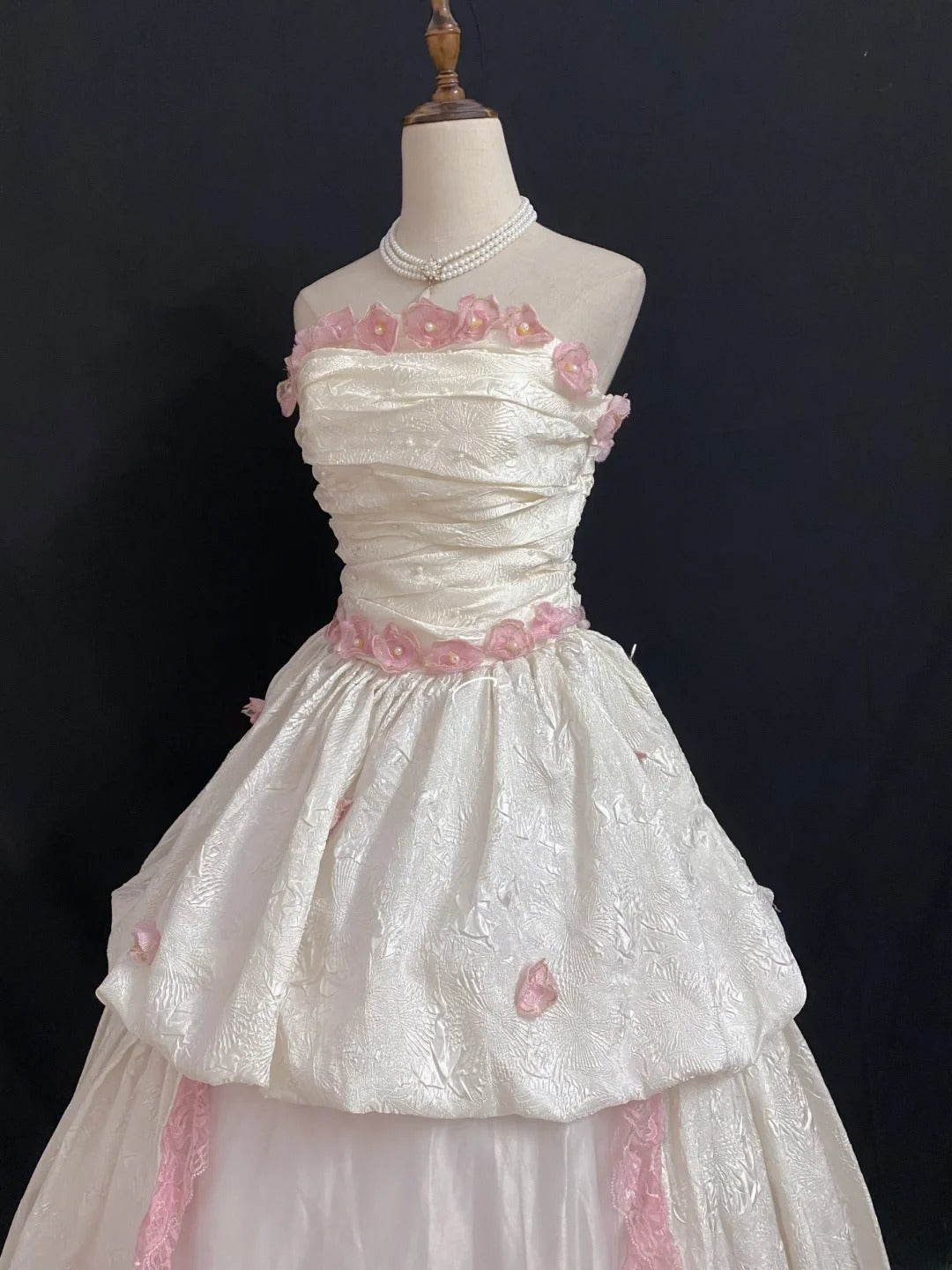 Princesses Fairytale Ball Gown Strapless Satin Pink Long With Pearls Flowers Quince Dress Quinceanera Dresses Formal Birthday Outfits RB7976