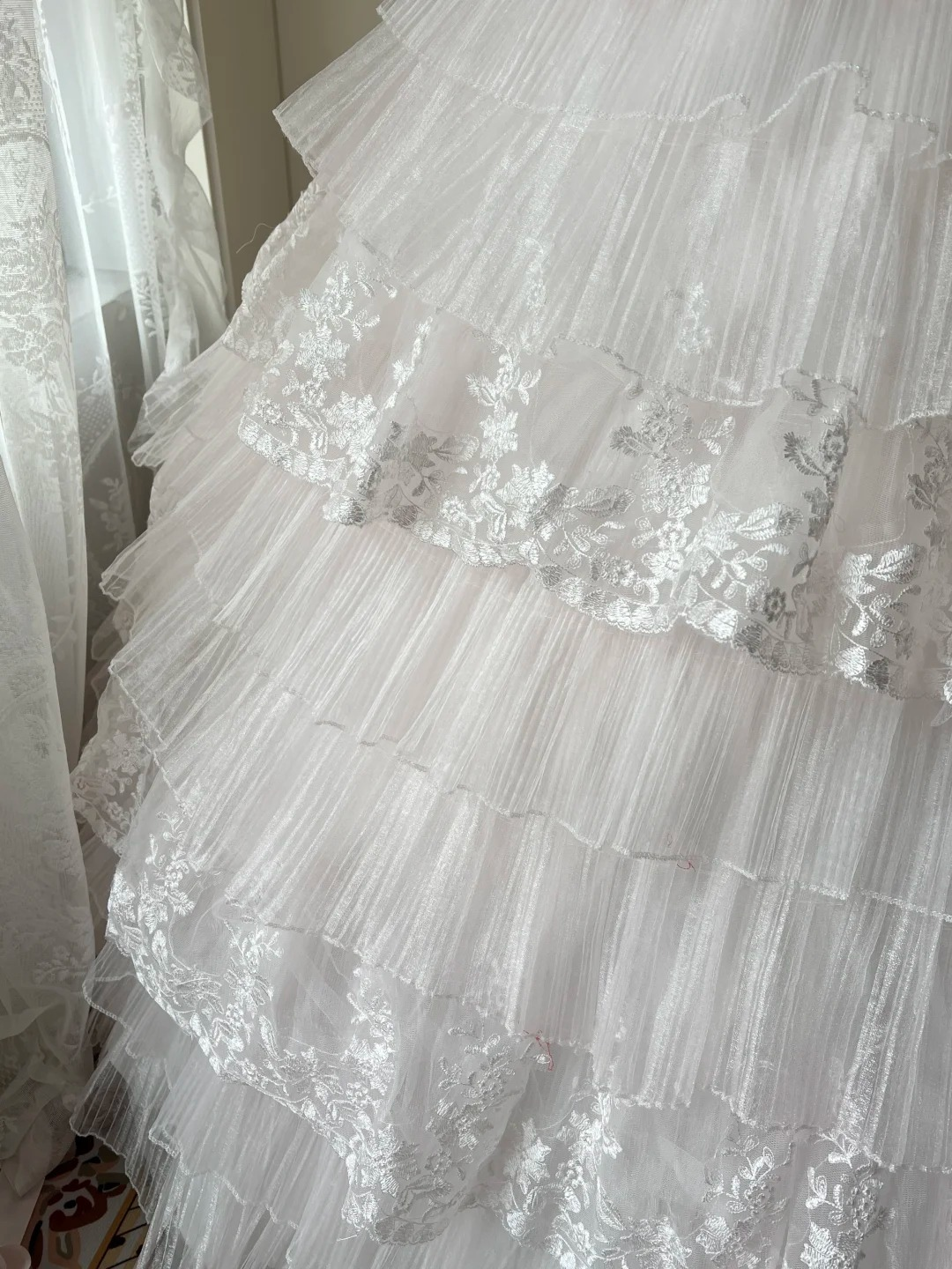 Fairytale Sweet 16 Dress Princess Ball Gown Strapless White With Tiered Layers Lace Floor‑Length Quinceanera Dresses RC0833
