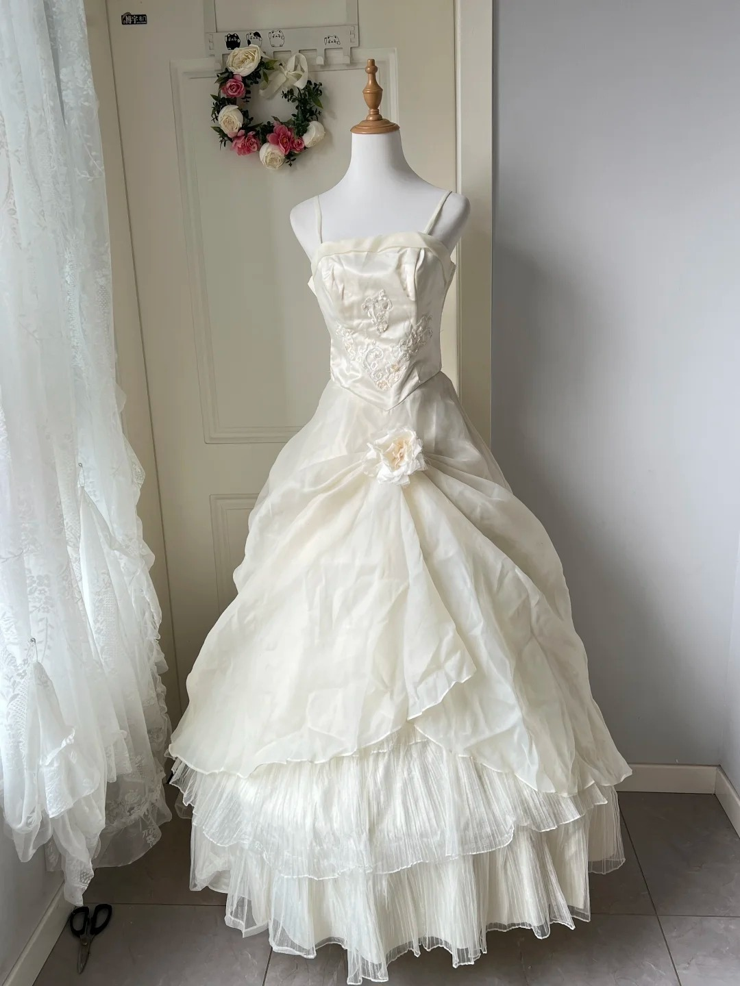 Fairytale Sweet 16 Dress Princess Ball Gown Spaghetti Straps With Layers Lace Floor‑Length Quinceanera Dresses RC0836
