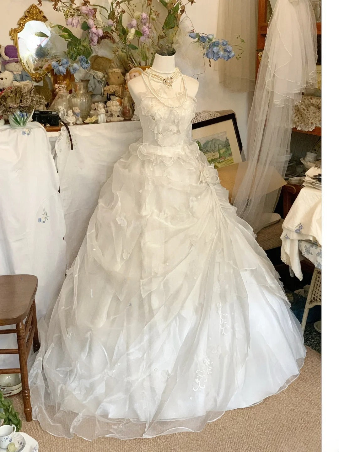 Vintage Wedding Dress White Ball Gown Strapless With Tiered Layers Bridal Gown for Big Day RB9580