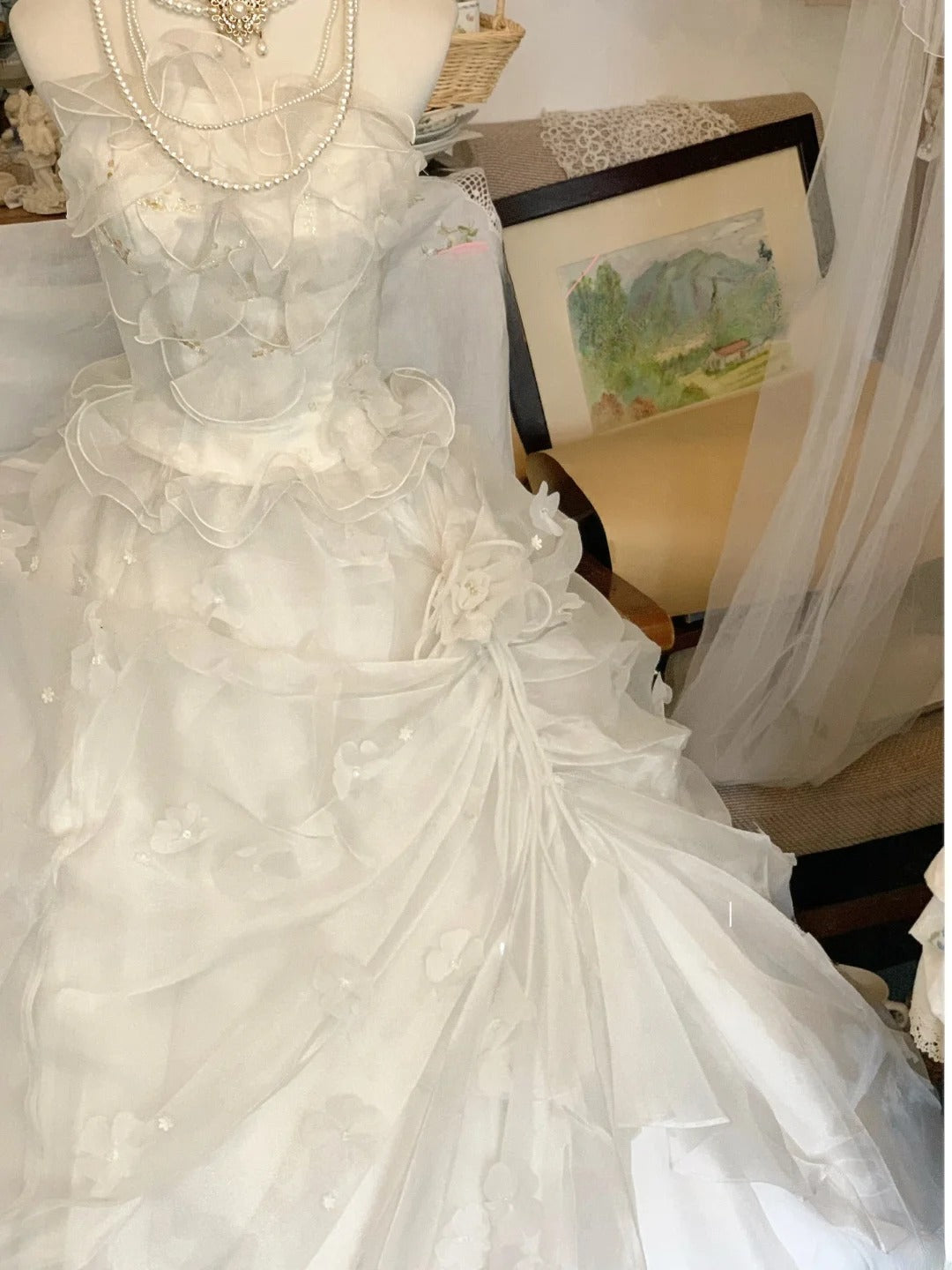 Vintage Wedding Dress White Ball Gown Strapless With Tiered Layers Bridal Gown for Big Day RB9580