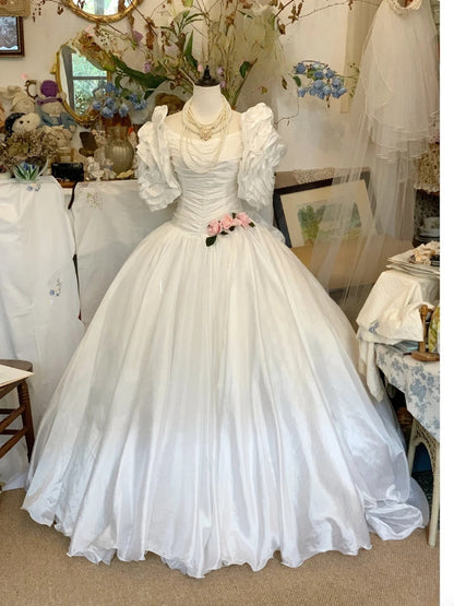 Vintage Wedding Dress White Ball Gown With Ruches Short Sleeves Bridal Gown for Big Day RB9591