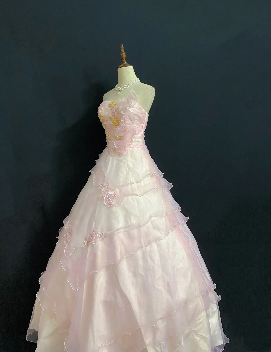 Princesses Fairytale Ball Gown Strapless Pink With Beading Tiered Layers Quince Dress Quinceanera Dresses 17th Birthday Outfit RB7982