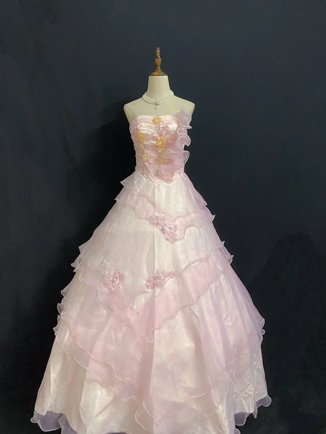 Princesses Fairytale Ball Gown Strapless Pink With Beading Tiered Layers Quince Dress Quinceanera Dresses 17th Birthday Outfit RB7982