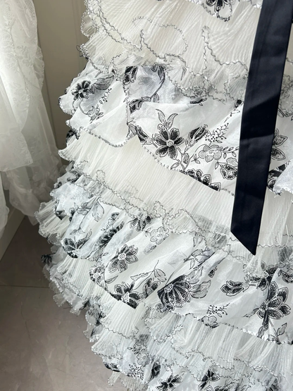Fairytale Sweet 16 Dress Princess Ball Gown Strapless Black Floral With Tiered Layers Floor‑Length Quinceanera Dresses RC0851
